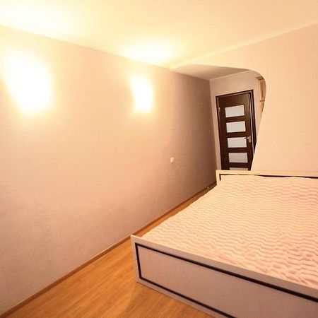 Двухкомнатная Квартира 300М От Моря Ул Парковая 18 Отчетные Док Chornomorsk Buitenkant foto